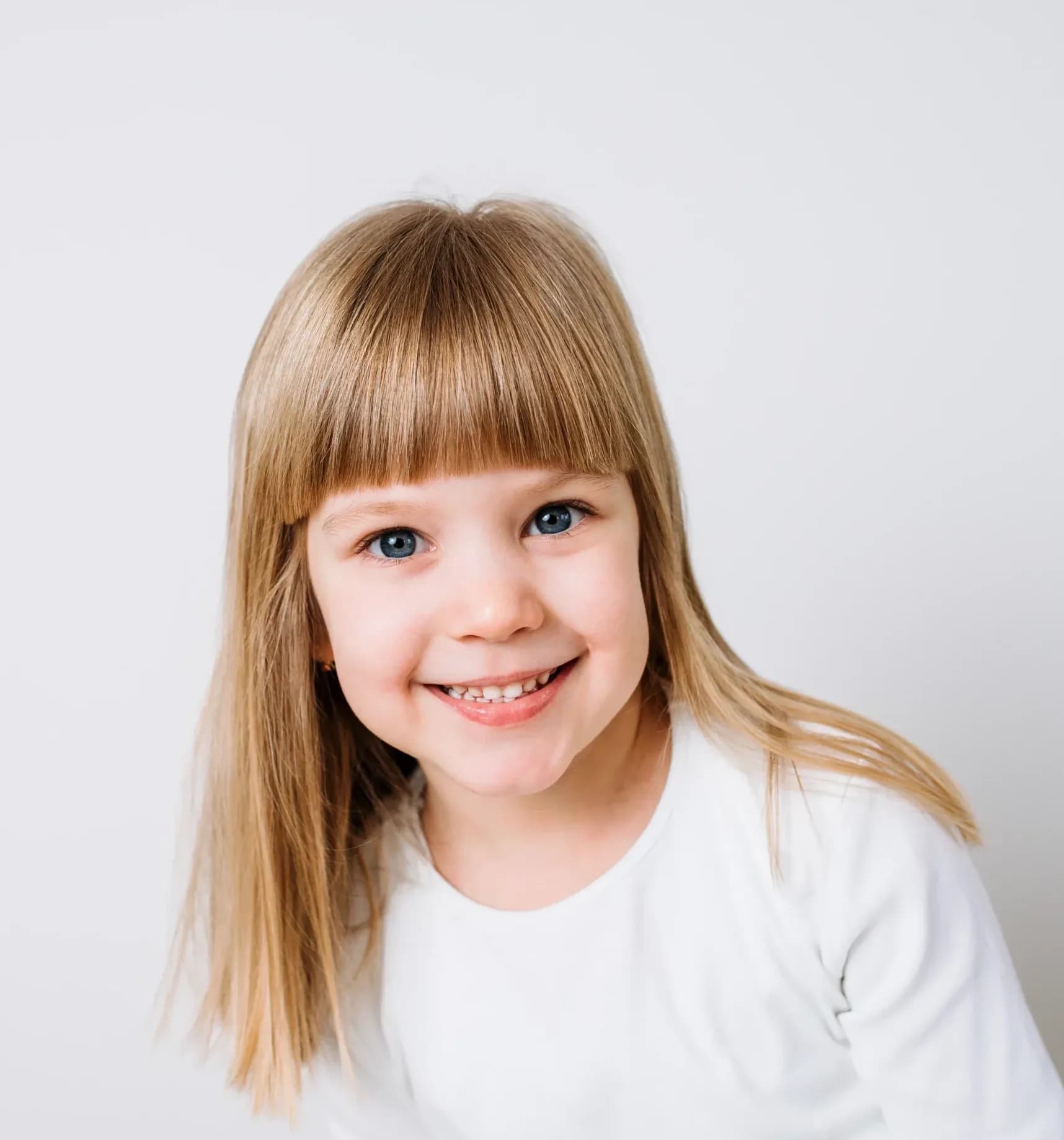 Cortes de pelo con flequillo recto - Peinado para niñas